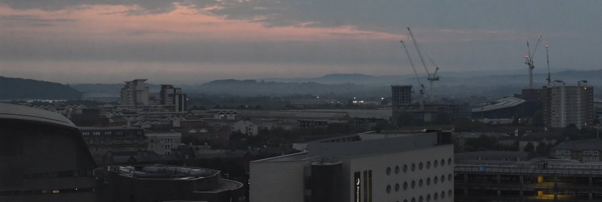 SWimagesUK's tweet image. Not sure if there were more local wild fires today? The smoke can be seen from Cardif Bay. Hope everyone is ok and this has been dealt with? @SWFireandRescue @Ruth_ITV @BBCWales @WeAreCardiff