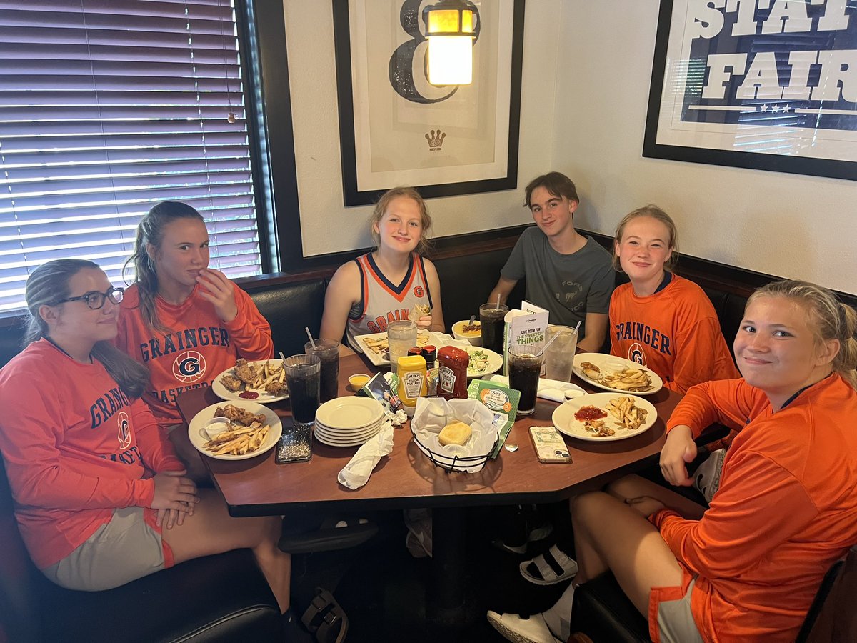 RBishop41's tweet photo. Meal before our final game UT women’s basketball camp.  One thing we do well is eat!! Proud of this team. It’s not pretty right now but we’ll get there. Back and it next week in Greeneville. #dothesmallthingswell https://t.co/y6FoFIpcdi