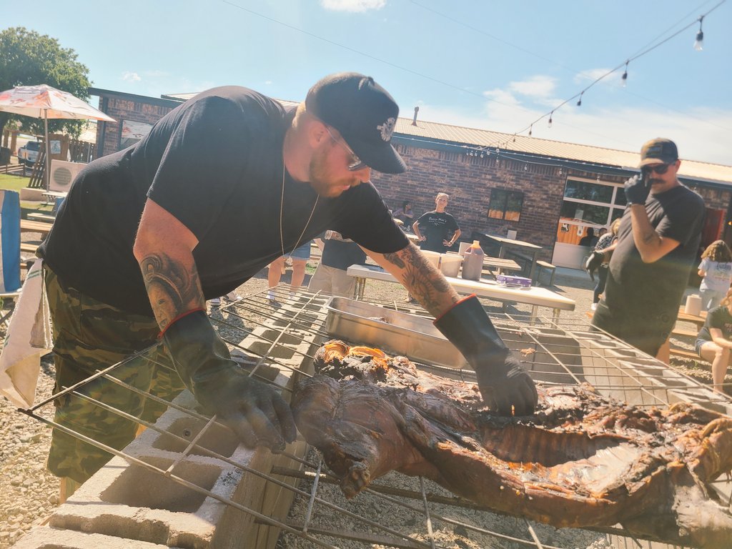 benfelder_okc's tweet photo. Whole hog magic being served in Wellston tonight. Collaboration between The Butcher Stand, Edge Craft and Mac's. Complex flavors in this pork and the cracklins are a religious experience. #okbbq https://t.co/Of3tjI7CLc