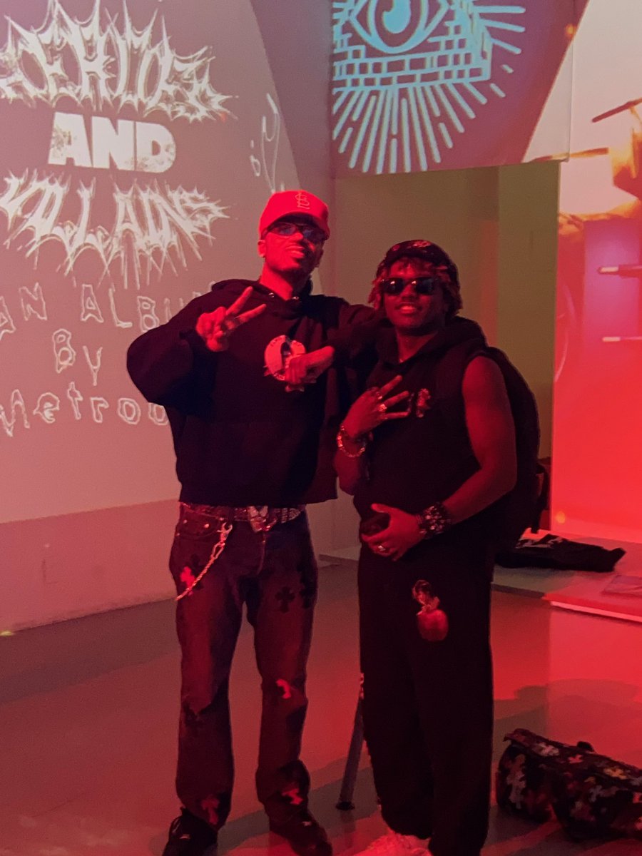GuiltyG3kk's tweet photo. I JUST MET METRO MUTHAFUCKIN BOOMIN https://t.co/t0kWSnQEVc