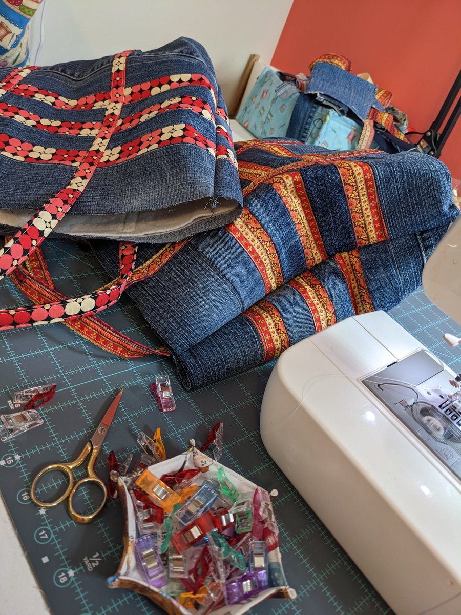 cevra's tweet photo. Working on some fun stuff today! #sewing https://t.co/tlOzwbQAPV