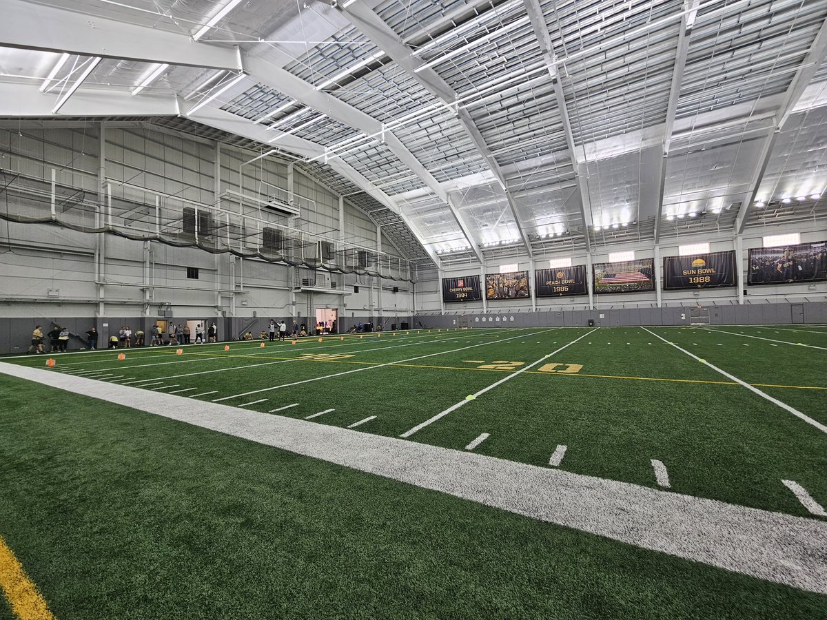 brady_mac1's tweet photo. Awesome camp today with @ArmyWP_Football. Thanks to @CoachJeffMonken and @Coach_Worley for coaching me up! #GoArmyBeatNavy
Couldn’t be more excited for the fall. https://t.co/MFUg5tOfyp
