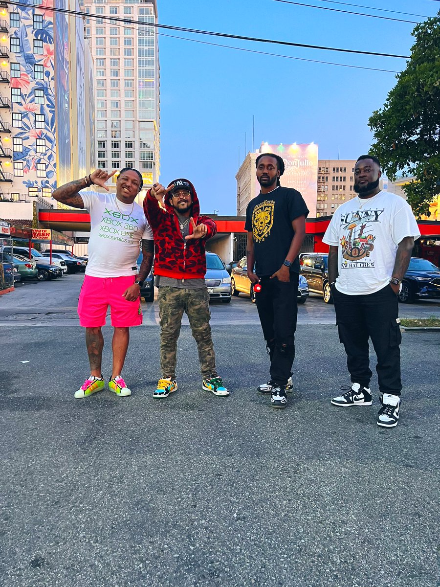 CW89DS's tweet image. #IronLordsWest #Westeros @IronLordPodcast @LordCognito @kingdavidotw @LordSovILP @LordAddictILP 

Brethren of the brown table 

#IronLords @JBoneSlave @NewBalanceDave and #KSlayer 

Had to pull out the WD-40 for my knees but it was worth it