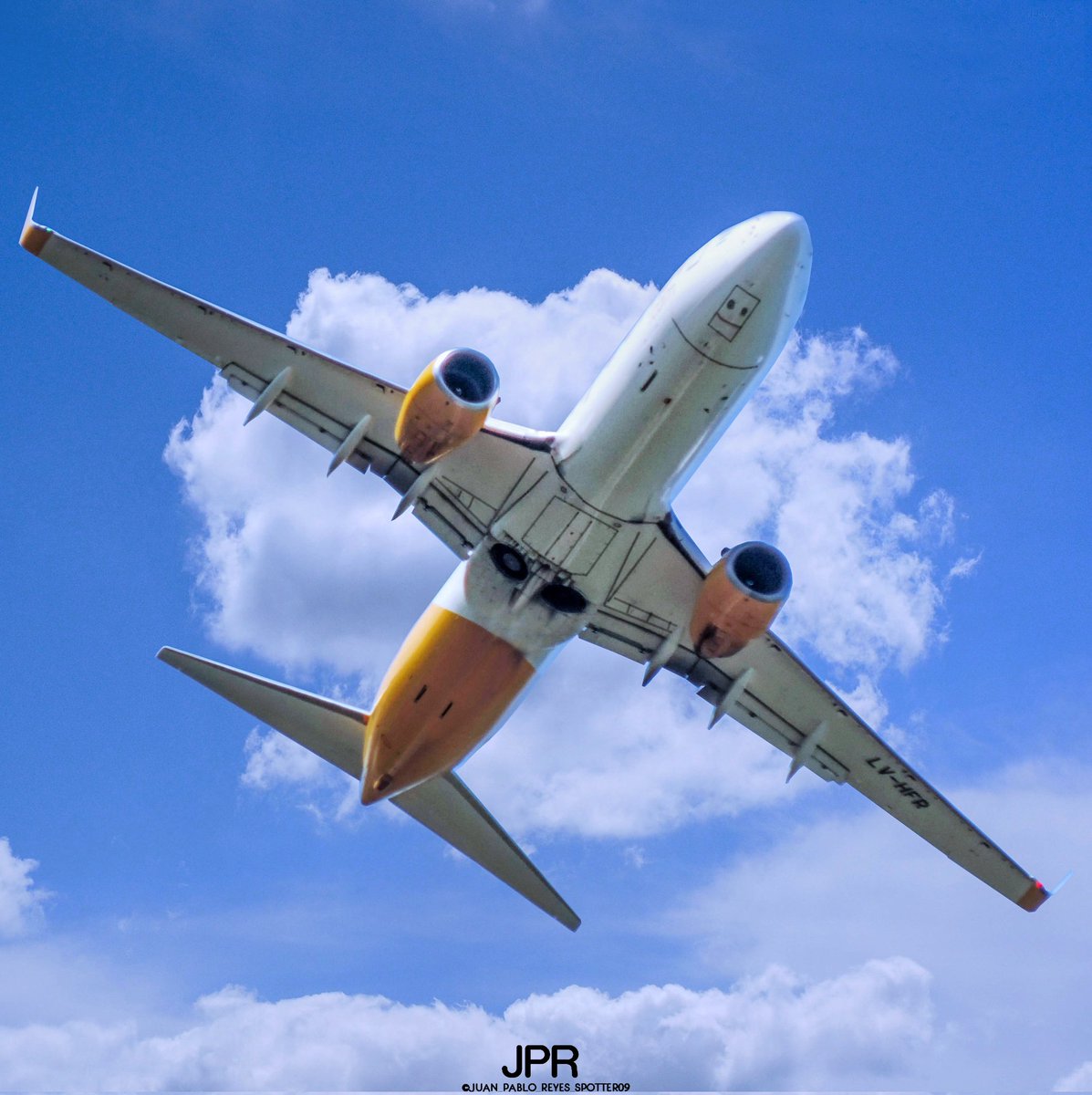B737-800 de Flybondi despegando por pista 20 del aeropuerto de Tucumán!. 🛫 (LV-HFR) (Sep 2019📷)
.
.
<a href="/flybondioficial/">flybondi</a>