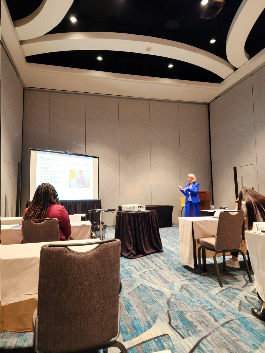haMBAlievable's tweet photo. At long last! Return of the #SID to @cosida, wait, I mean @NACDA! @Cheryllevick16, Personalized Executive Training Pro, speaks to the incoming @MOAADiversity1 Rising Stars Class of 2023 at the #Orlando @WorldMarriotts Center #fmu
#moaa #sid #sidlife #cosida #nacda #Florida 🦁 https://t.co/t9AkIYKr6e