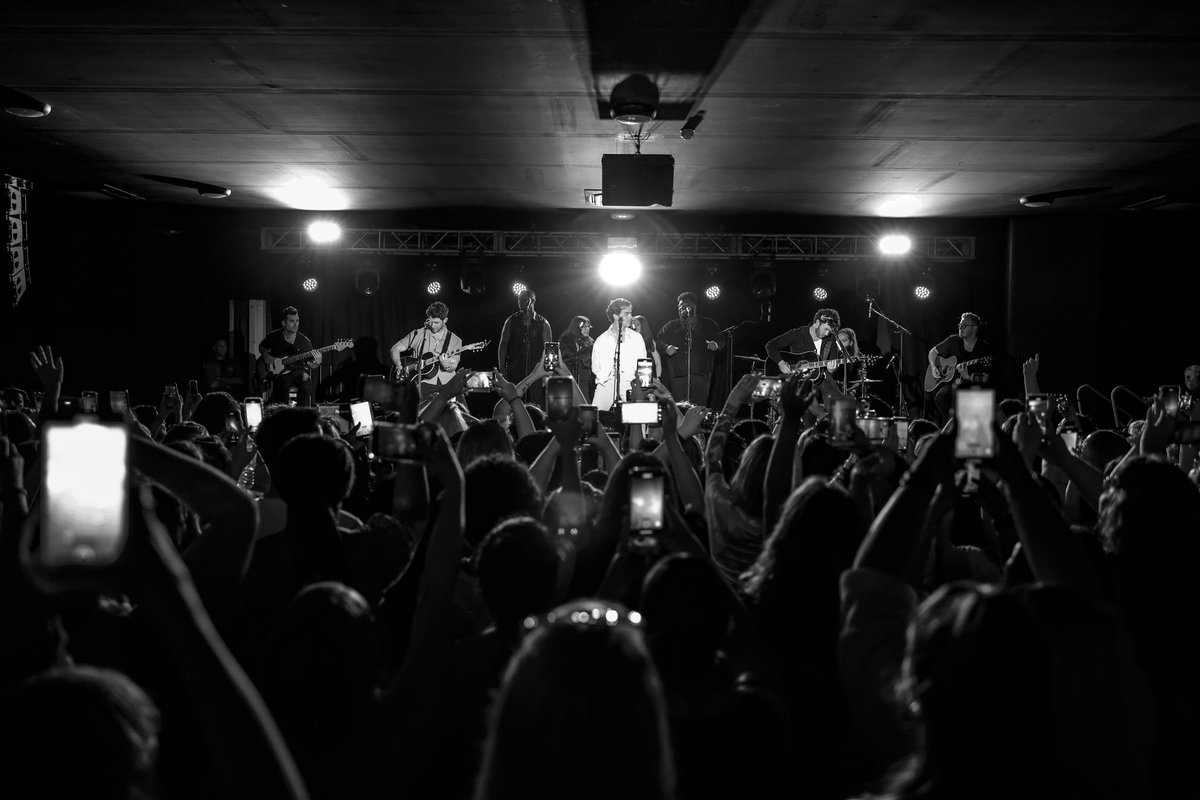 jonasbrothers's tweet photo. Played an acoustic set in London with @RoughTrade! Always so fun to play a smaller show with our fans ❤️ See you tomorrow for round two and then @CapitalOfficial’s Summertime Ball in the evening!! https://t.co/l5XjHq8Y9X
