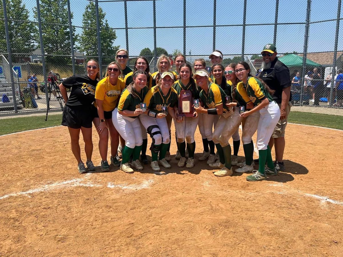 NHS__Nuthouse's tweet photo. YOUR 2023 3A SOFTBALL STATE CHAMPIONS🏆🏆🏆

@VikingSportsNHS @VHSL_ @RkeCoSchools 

#StateChamps #ourstate #underdogs https://t.co/wAo9opugOe