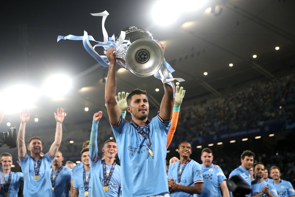City_Xtra's tweet photo. Just the best defensive midfielder in the world with the #UCL trophy. 📸🔝 https://t.co/Bv8JRtHvua