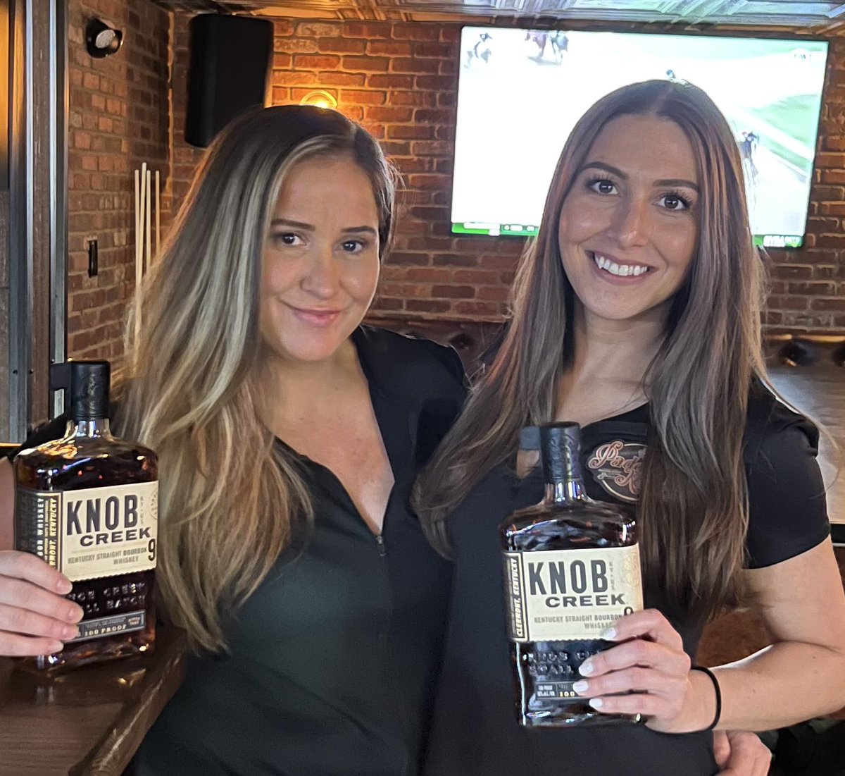 🥃 Knob Creek Promo Team will be here tonight 9:30-11:30! ✨ Join us for some Free tastings, drinks & giveaways! 🥅 Stanley Cup tonight @8! #knobcreek #stanleycup #bostondrinks