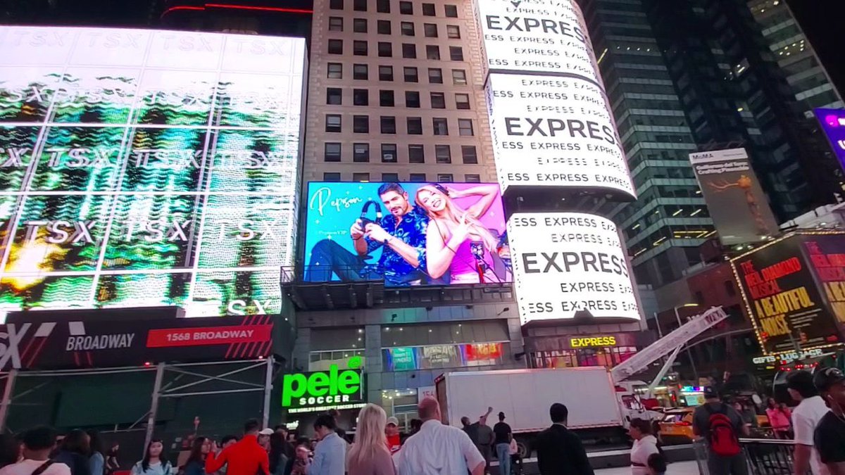 FelixArroyoTV's tweet photo. Madison Anderson y Pepe Gámez la pareja del momento en los billboard del times square Nueva York🗽💖🔥
.
#lacasadelosfamosos3 #pepison #MadisonAnderson #PepeGamez #madisonandersonberrios #LCDLF https://t.co/cBm3Hb2e9U