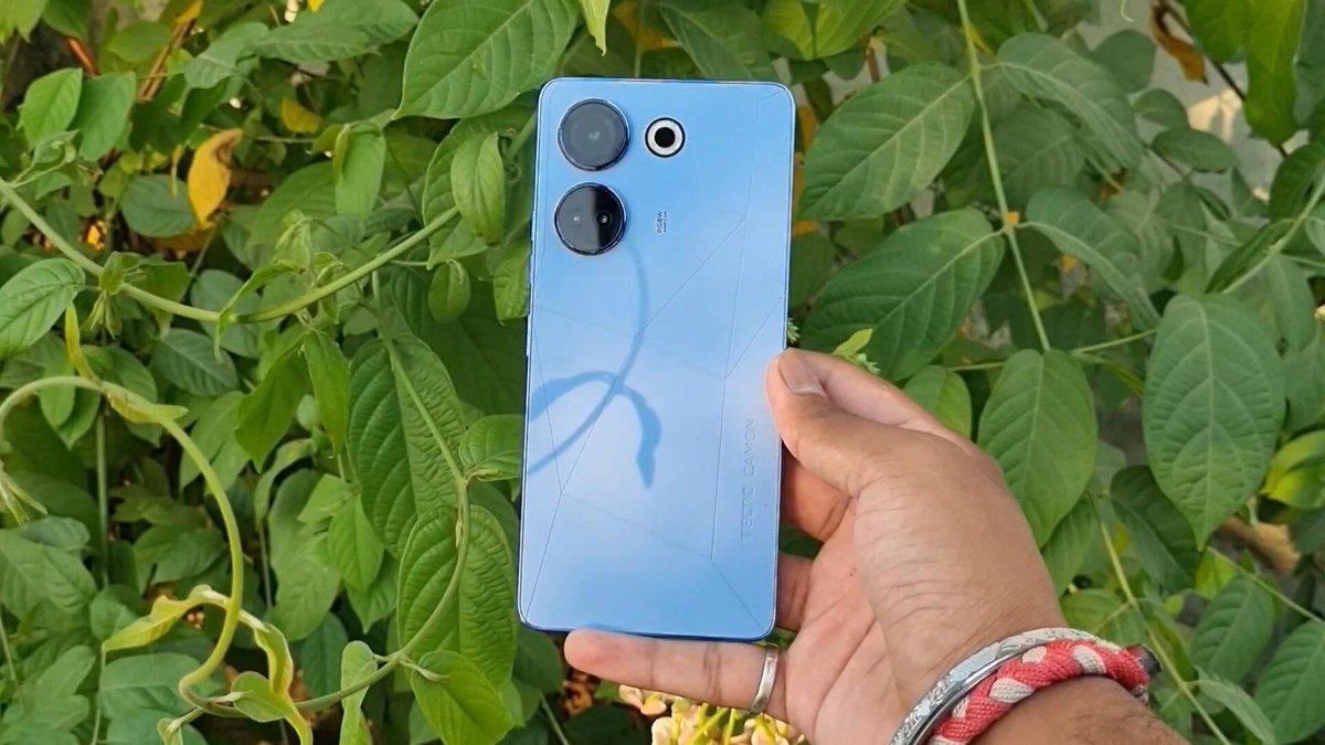 RoyalTechPro's tweet photo. New Phone! NEW Look and New Review Video.
โน15k tak koi phone lene ki soch rahe to ek baar ye video jaroor dekhlijiye ๐๐
Link: https://t.co/JxRiBiHv5k
#tecnocamon20 #camon20 #tecno #RoyalTechPro https://t.co/a0LvXAhvQA