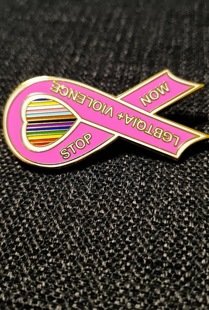Omdat er nog steeds te veel geweld tegen LGBTQIA+ medemensen is ontwikkelden we deze pin (eigen productie dus)! Omdat dit geweld eindelijk eens een halt moet toegeroepen worden!

spoed112.com/product-catego…