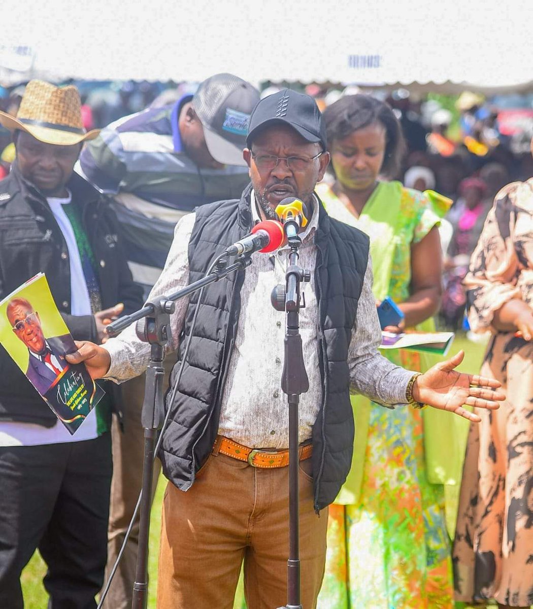 NdegwaWahomeJ's tweet photo. The send off was heroic. It was a constellation of all shades and interests. Rest in Peace Councillor Jonah Gicheru Munga. https://t.co/nrj5IORDrm