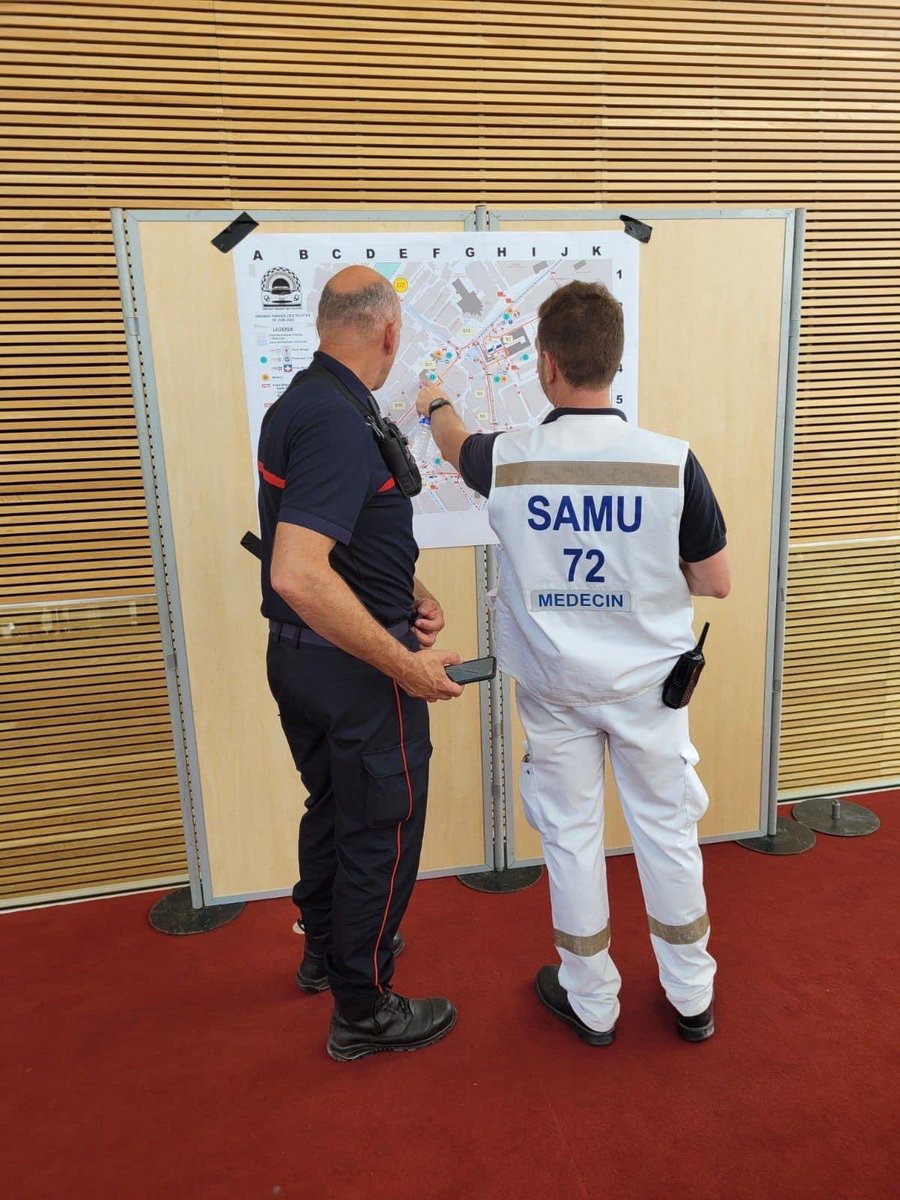 ActuSamu's tweet photo. [ ActuSAMU - SSE ] : 🏁 Le #SAMU72 du Centre Hospitalier - Le Mans a encore brillé 👏 

⁉️ Quelques chiffres ? 

1️⃣ Poste de régulation médicale #CRRA déporté
2️⃣ Équipes #SMUR dédiées
1️⃣3️⃣ Postes de secours 
1️⃣ Directeur des Secours Médicaux du #SAMU #DSM https://t.co/DM9w1TCSta