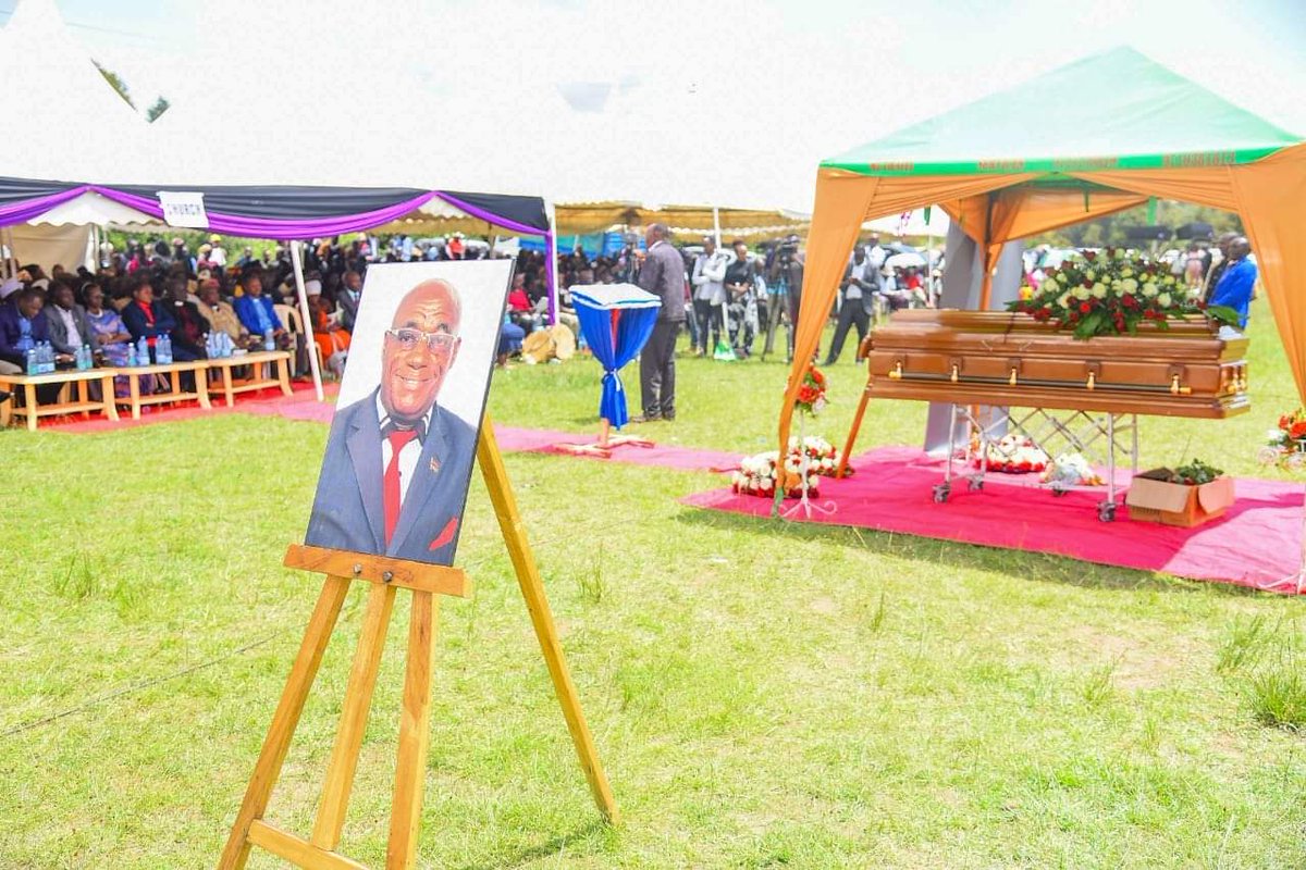 NdegwaWahomeJ's tweet photo. The send off was heroic. It was a constellation of all shades and interests. Rest in Peace Councillor Jonah Gicheru Munga. https://t.co/nrj5IORDrm