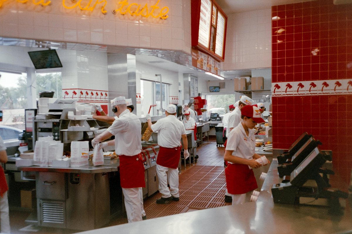 Vaultsbyrd's tweet image. In n Out with #fujifilm #superia and the #OLYMPUS #mju1