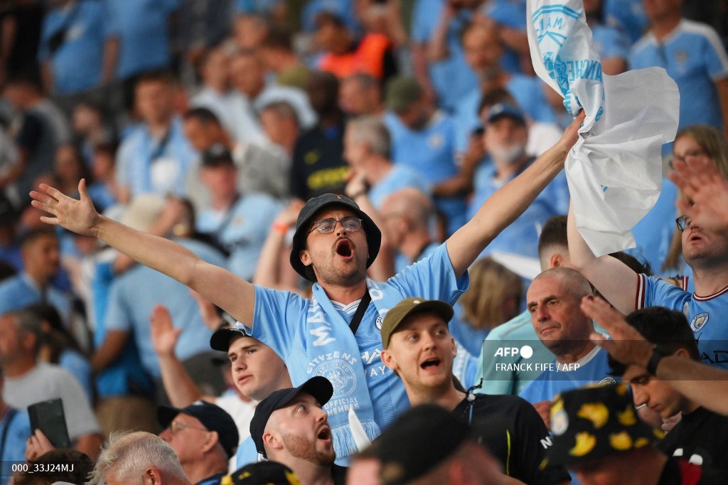 AFP Photo (@afpphoto) on Twitter photo #UCLFinal2023
Manchester City fans wait for the start of the UEFA Champions League final football match between Inter Milan and Manchester City at the Ataturk Olympic Stadium in Istanbul
📷 <a href="/franck_fife/">Franck Fife</a>
#UCL #AFP #UCLFinal2023
Manchester City fans wait for the start of the UEFA Champions League final football match between Inter Milan and Manchester City at the Ataturk Olympic Stadium in Istanbul
📷 <a href="/franck_fife/">Franck Fife</a>
#UCL #AFP
