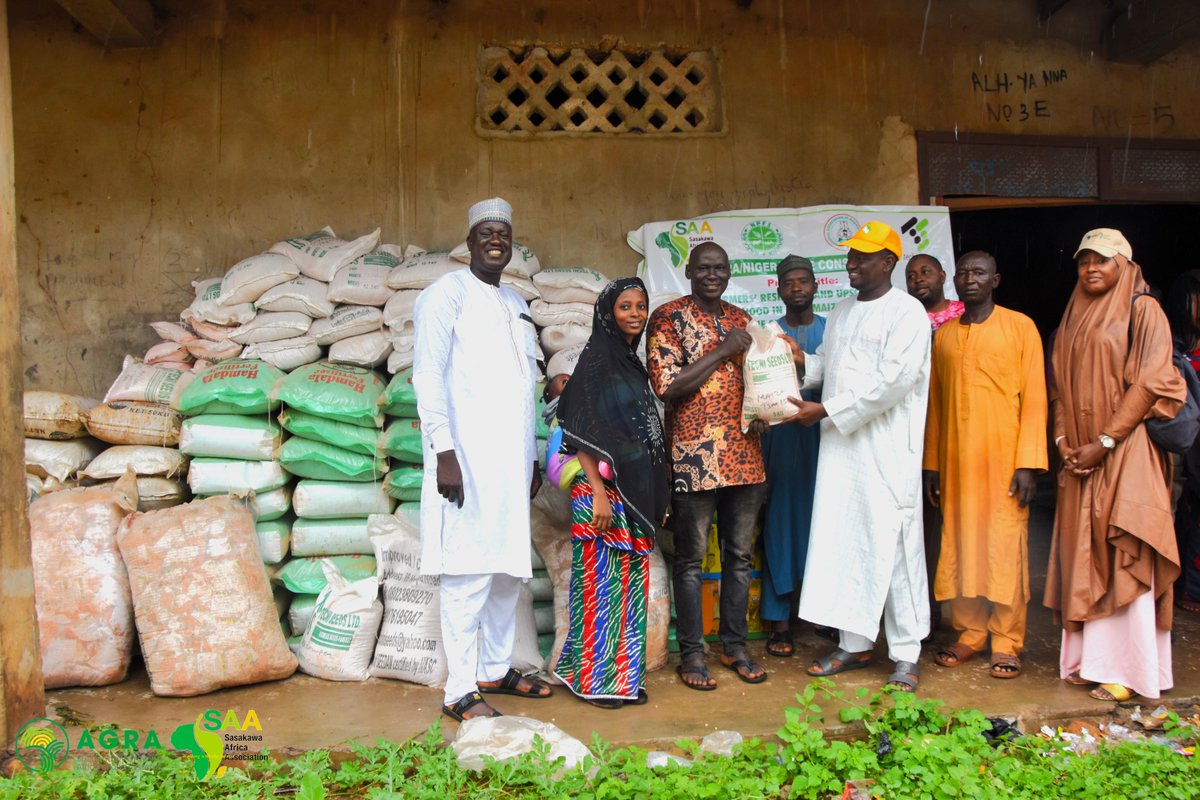 NigeriaSasakawa's tweet image. Today the distribution of #farminputs for the 2023 wet F/season by the @AGRA_Africa Niger Consortium continued in Bida Zone, comprising Bida, Katcha, Mokwa, Edati, Lavu, Borgu, Agwara, Gbako  &amp;amp; Agaie LGAs towards upscaling productivity, incomes &amp;amp; livelihoods of SmallH/farmers.