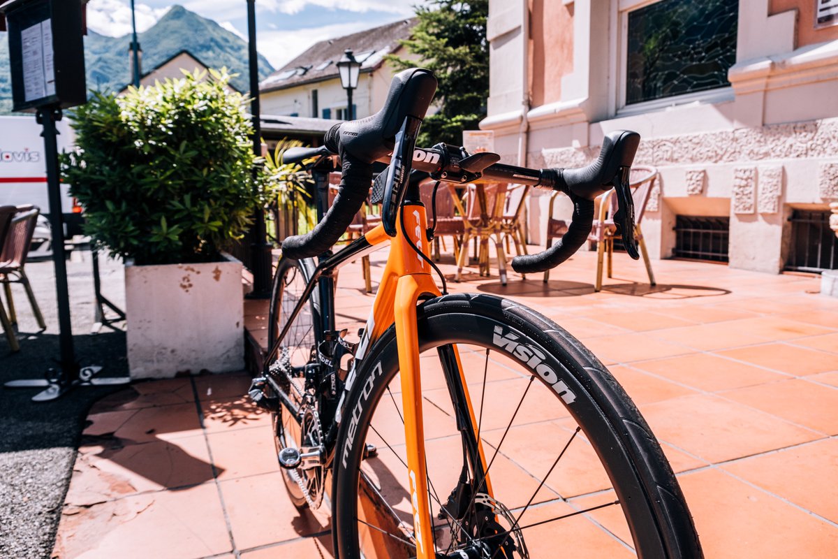 Barbara Malcotti put the hammer down on the Hautacam on stage 2 of the #TourPyrenees in stormy conditions, climbing up the GC ladder ⚡️

#HumanPoweredHealth