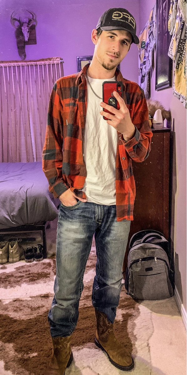 AnotherAltin804's tweet photo. Got dang near the same photo with my dick out. Who wants to see https://t.co/9RpTi3AGFY