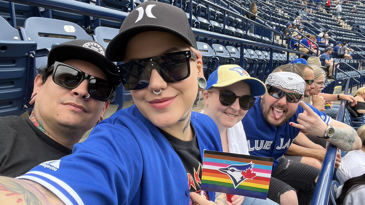 PratesGiu's tweet photo. #NEXTLEVEL My first baseball game!!! @BlueJays go jays https://t.co/ppsqGDNPxC