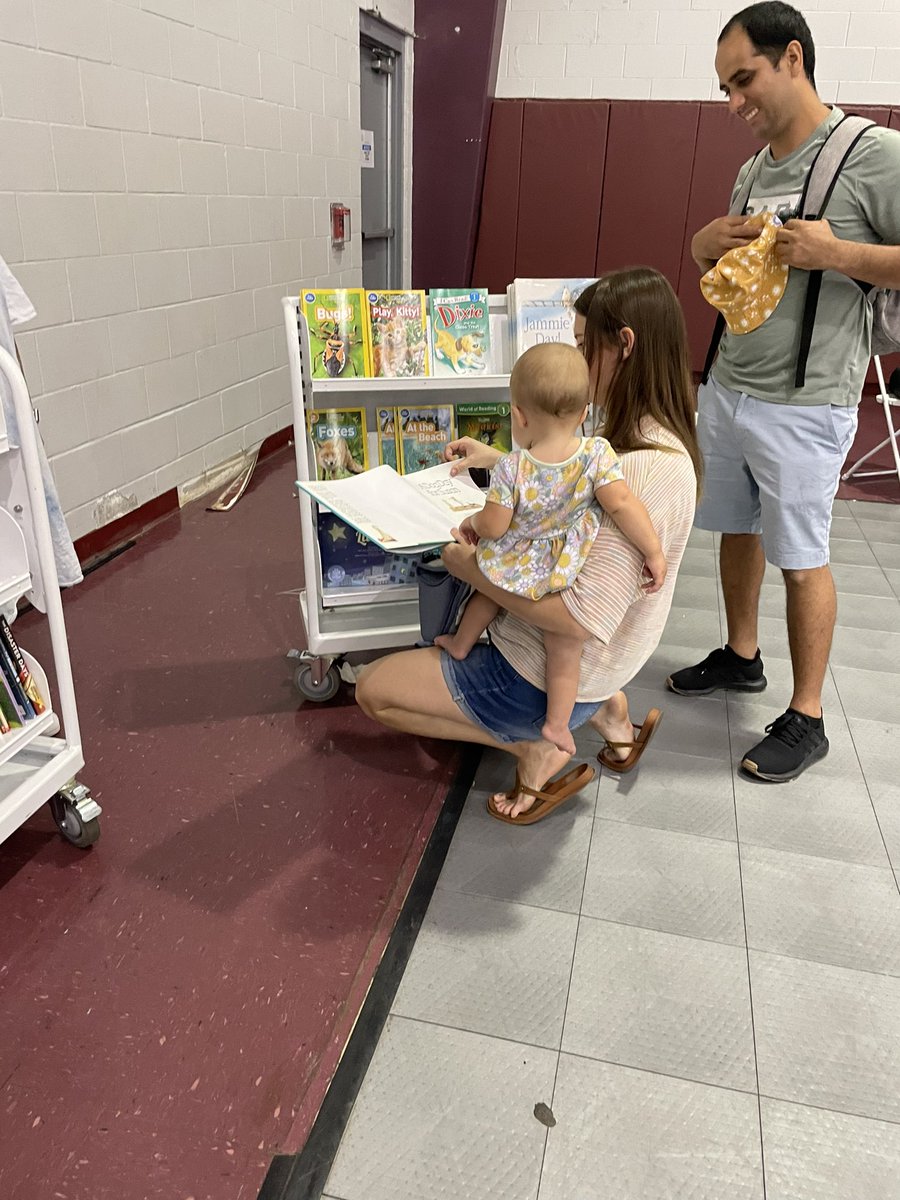 Bess the Book Bus tweet media