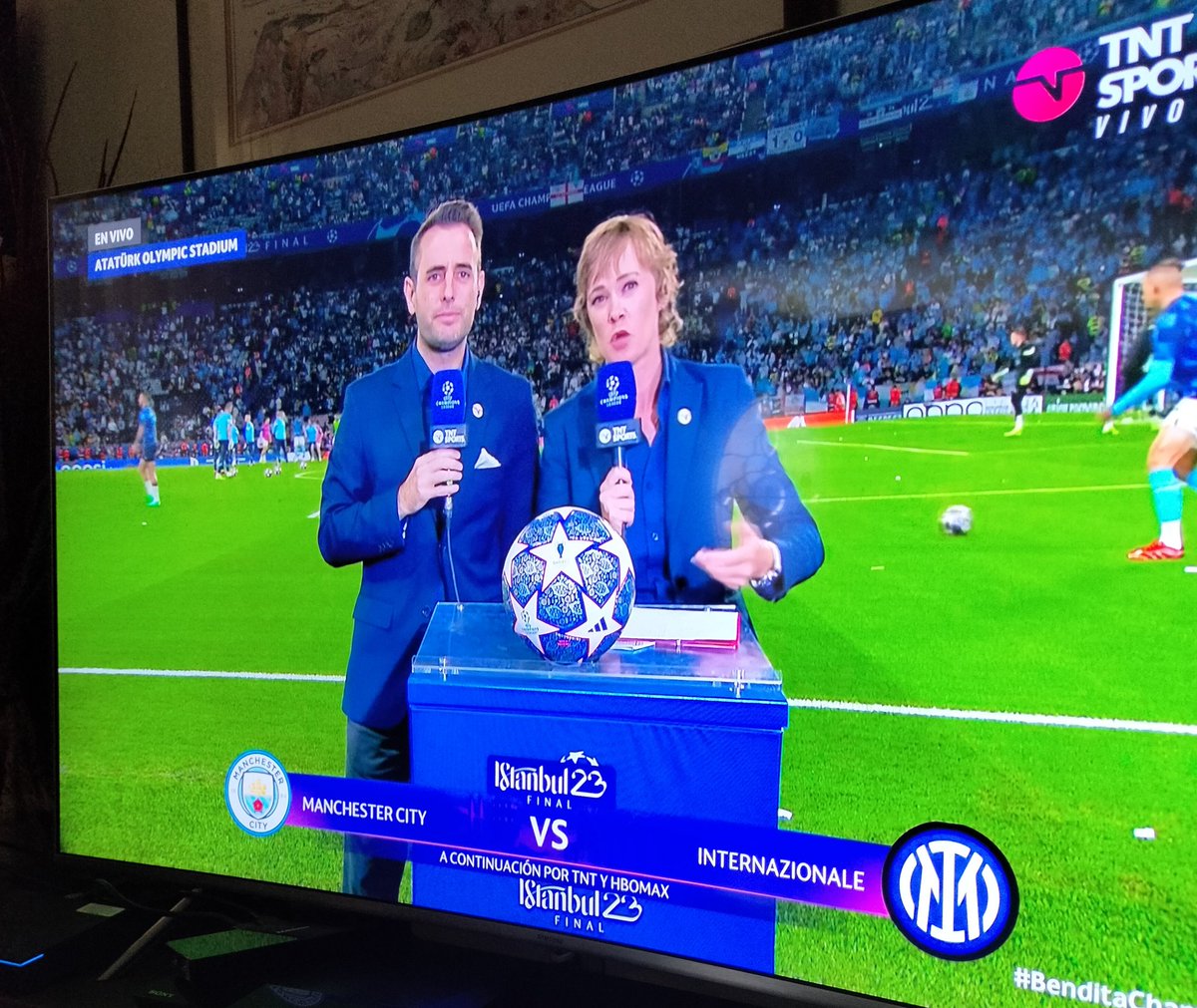 Charlz2999's tweet photo. Vale madres , toca ver la champios en mute por culpa de marion reimers 🔇 #BenditaChampions https://t.co/rTIp2fj2mU