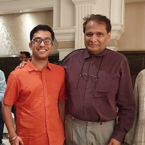 Shree7992's tweet photo. Happened to meet Shri. @sureshpprabhu.

Experienced the phrase "Simplicity is the highest sophistication" while greeting and interacting with him. https://t.co/T2fzniFYSW