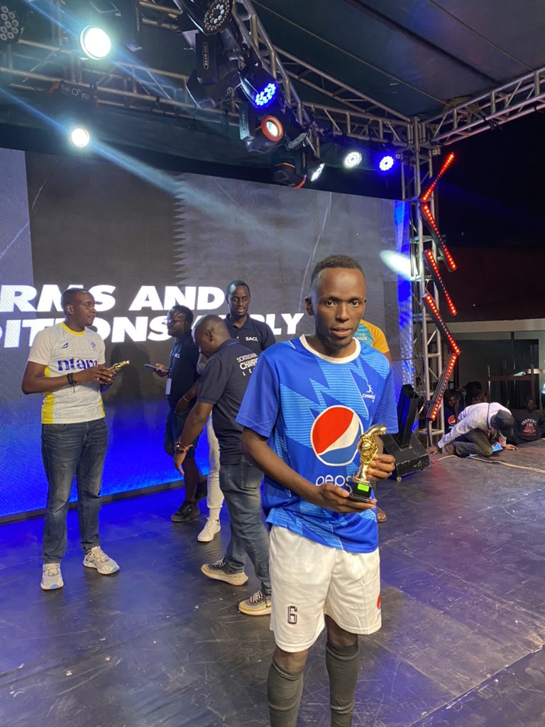 #PepsiSACL midfielder of the season Lubinga Sharif 👏

#ThirstyforMore || #FORTHELOVEOFIT