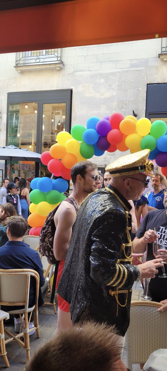 Louisa_Amrouche's tweet photo. Aujourd’hui, nous célébrons la #GayPride à #Nantes ! Très bel accueil d’Olivier du #CercleRouge #QuartierDecre #MonQuartier #Gay #LoveWins #Ensemble #MieuxVivreANantes 🏳️‍🌈🏳️‍🌈🏳️‍🌈 https://t.co/tMQ9i2w99Q