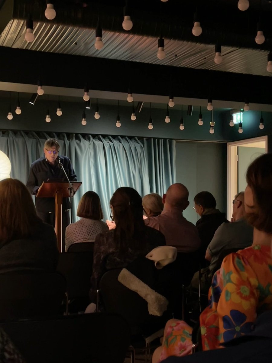 What a great evening <a href="/FaberBooks/">Faber Books</a> with the extraordinarily entertaining Simon Armitage recounting anecdotes and reading from LX as a birthday celebration and unveiling of the new facilities at The Bindery. Thank you🤠