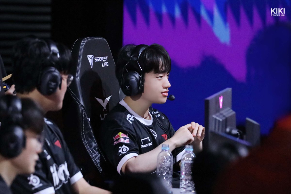 230609 
👥: (2세트 케리오 1픽 환호)
🐶: ㅇ.ㅇ...?? 
🐶: ^-^!

#Keria #케리아