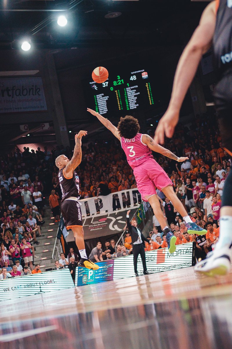 Jonathan tweet media