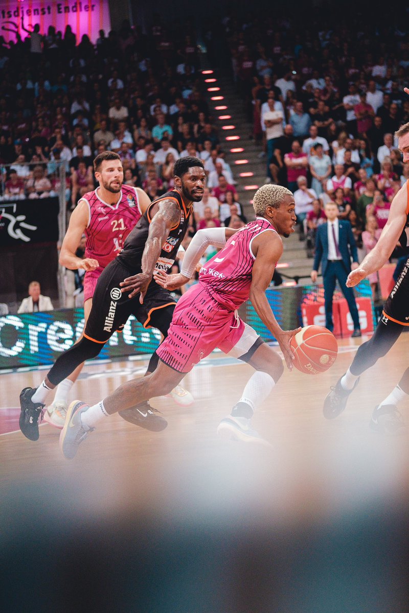 Jonathan tweet media