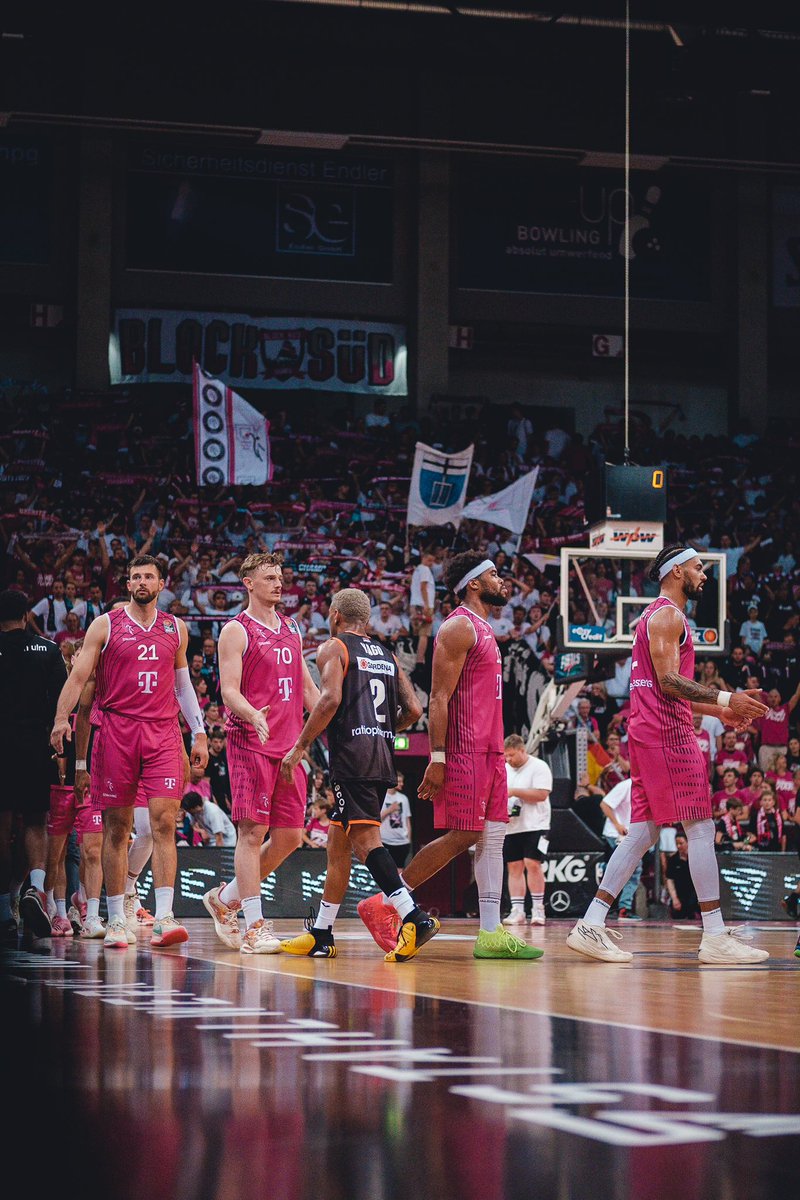 Jonathan tweet media