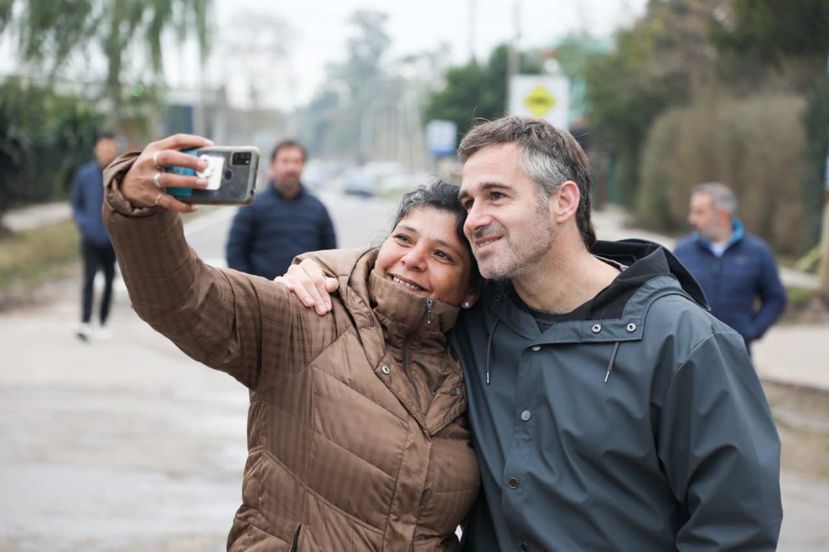 FedericoAchaval's tweet photo. Hoy le dijimos a los vecinos de #SanAlejo, #LaLomita y #Agustoni que vamos a ir por mucha más educación, más salud, más polideportivos y más obras.

Seguimos caminando porque tenemos la decisión de transformar cada uno de nuestros barrios.

#VamosPorMuchoMás https://t.co/m7wVznKR4H