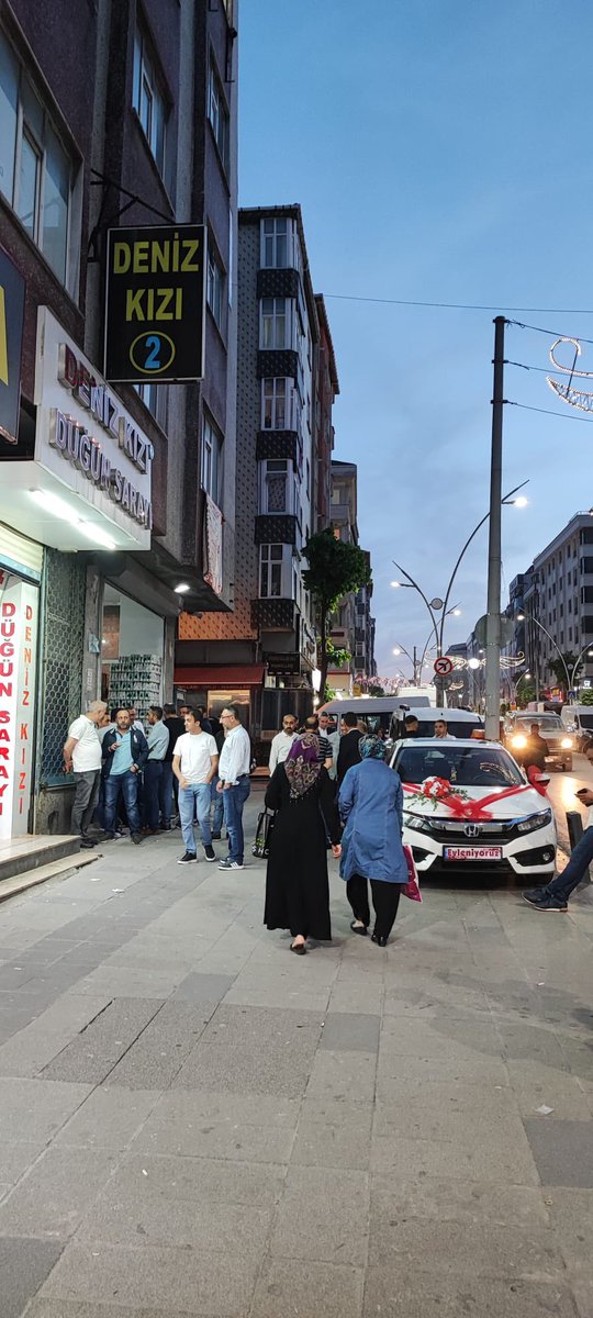 Kaldırımları dükkanlar kullansın diyemi genişlettiniz.vatandaşlar yoldan gidiyor ?  <a href="/sultangazibeled/">Sultangazi Belediyesi 🇹🇷</a> <a href="/avadursun/">Abdurrahman Dursun</a> <a href="/ibbzabita/">İstanbul Büyükşehir Zabıta</a>