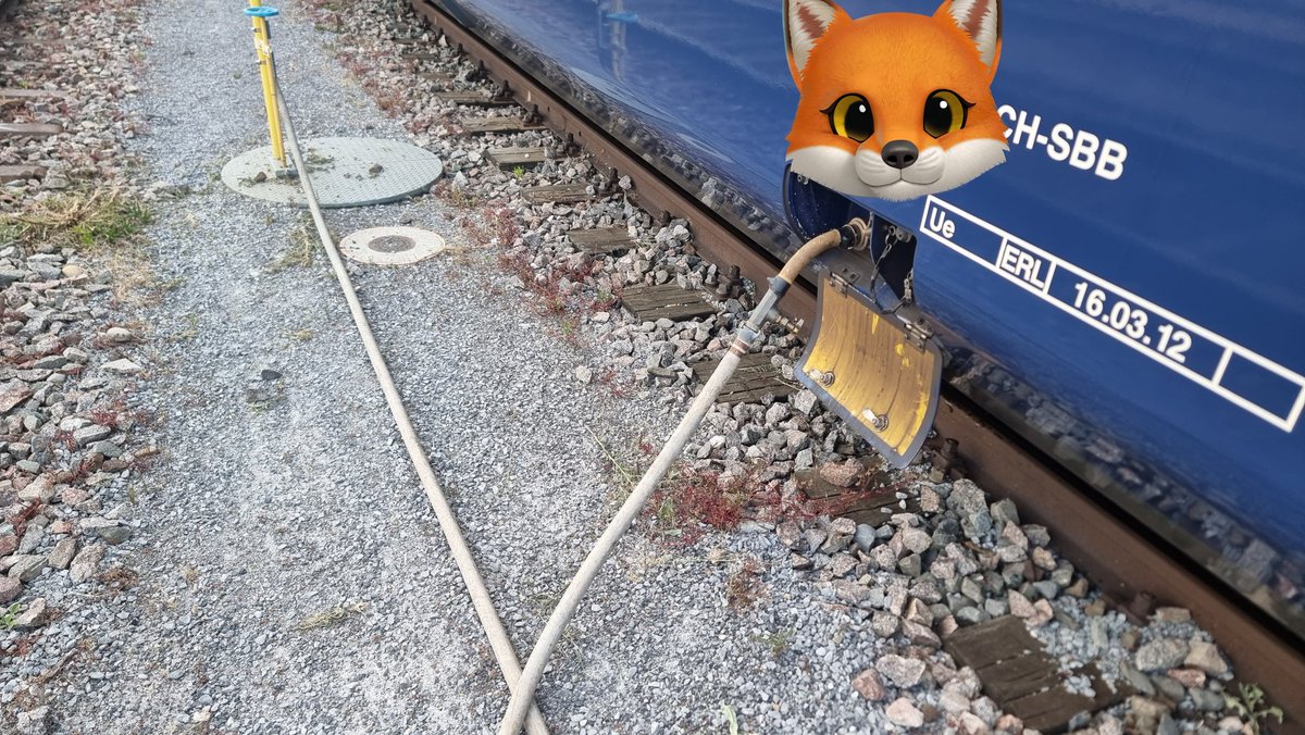 DekyrCH's tweet photo. Summer comes and the trains getting thirsty!
Time to give him a few liter healthy water before driving back
🦊💦 🚂🚃🚃💨
#railfox @RailService #stadlerrail
#cooldown #swisstrains https://t.co/P3i90Hxbqg