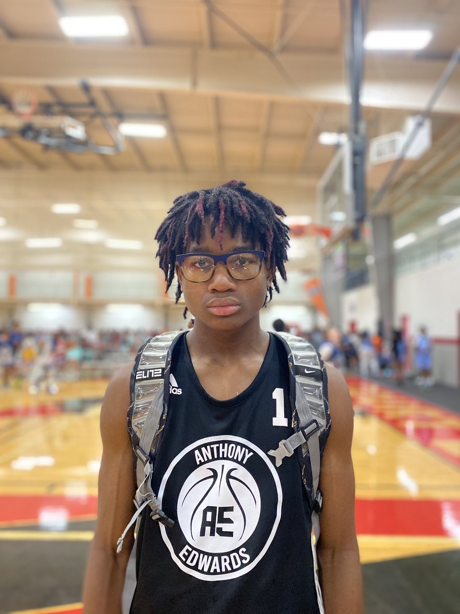 HoopSeenNEXT's tweet photo. AE5 Elite with a close win against DH Vipers 56-51. Nasir Banks controlled the game well and ended with 16 pts (#1, left). Eric Coleman got some buckets and ended with 13 pts (#11). DH Viperโs Jordan Kinsey finished as the games leading scorer with 19 pts. #NEXTGENJAM https://t.co/D5aCwhhhMU