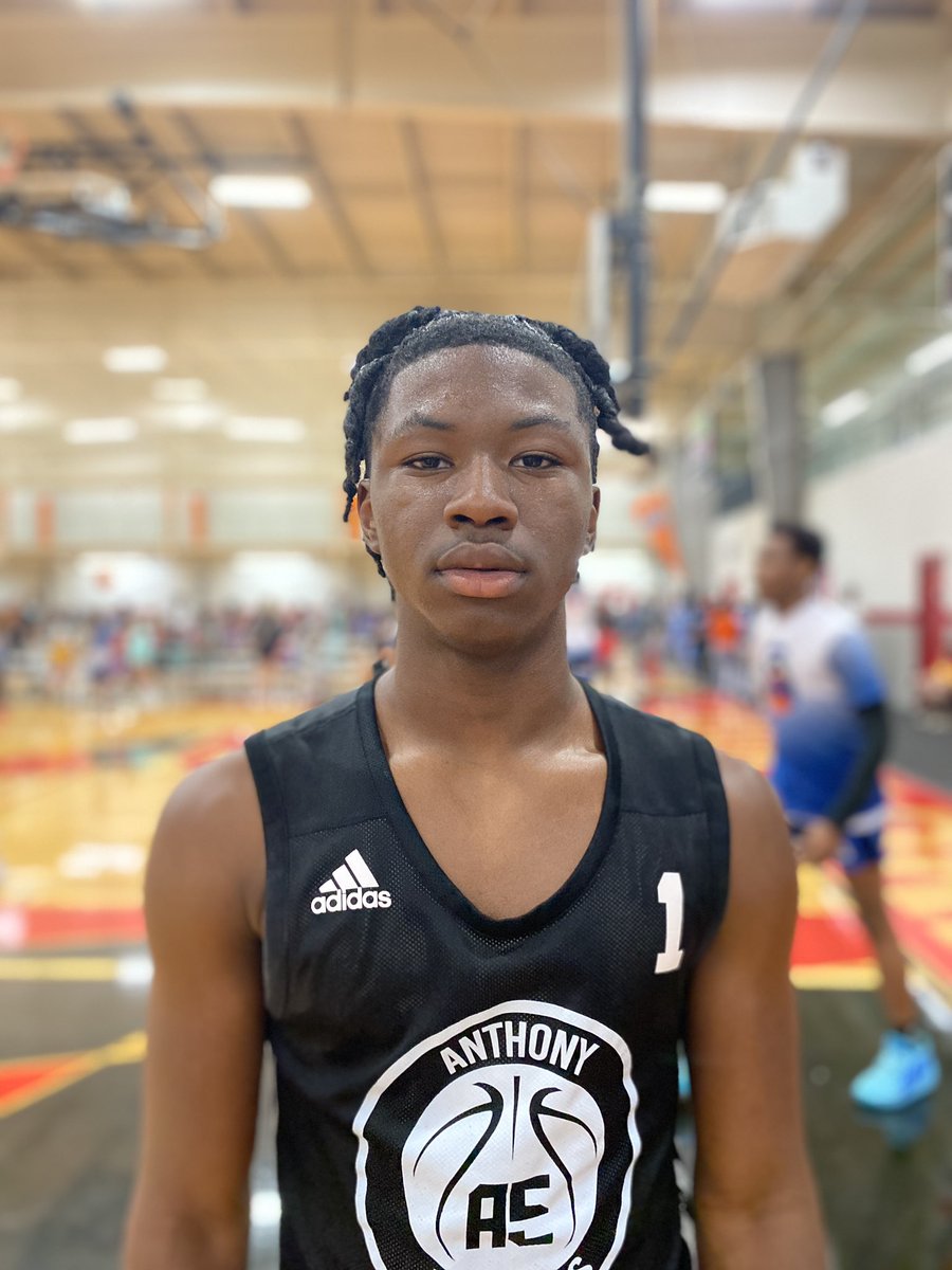 HoopSeenNEXT's tweet photo. AE5 Elite with a close win against DH Vipers 56-51. Nasir Banks controlled the game well and ended with 16 pts (#1, left). Eric Coleman got some buckets and ended with 13 pts (#11). DH Viperโs Jordan Kinsey finished as the games leading scorer with 19 pts. #NEXTGENJAM https://t.co/D5aCwhhhMU