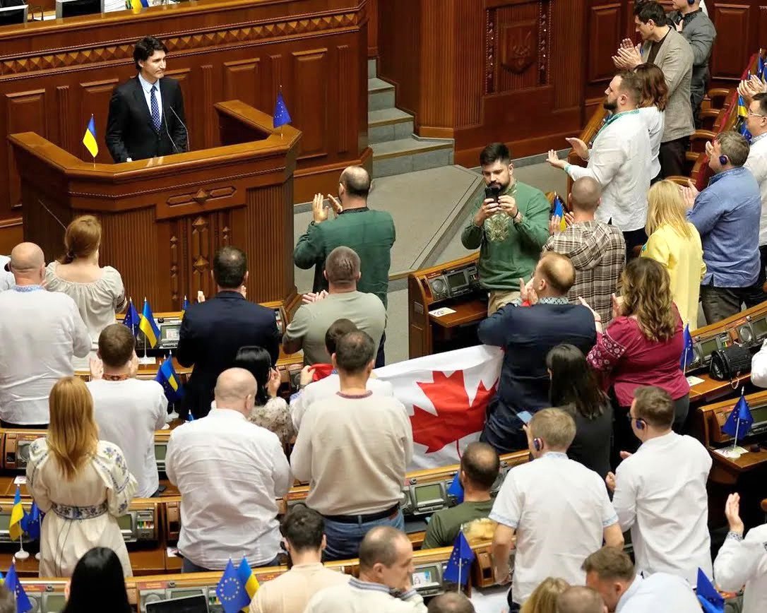 A good friend of Ukraine, the Prime Minister of 🇨🇦 <a href="/JustinTrudeau/">Justin Trudeau</a> in Kyiv, brought 500 million dollars worth of military aid, weapons, pilots training Ukraine's fight for 'the future of us all,' he said in the Parliament. Thank you CANADA for your great support!
#StandWithUkraine