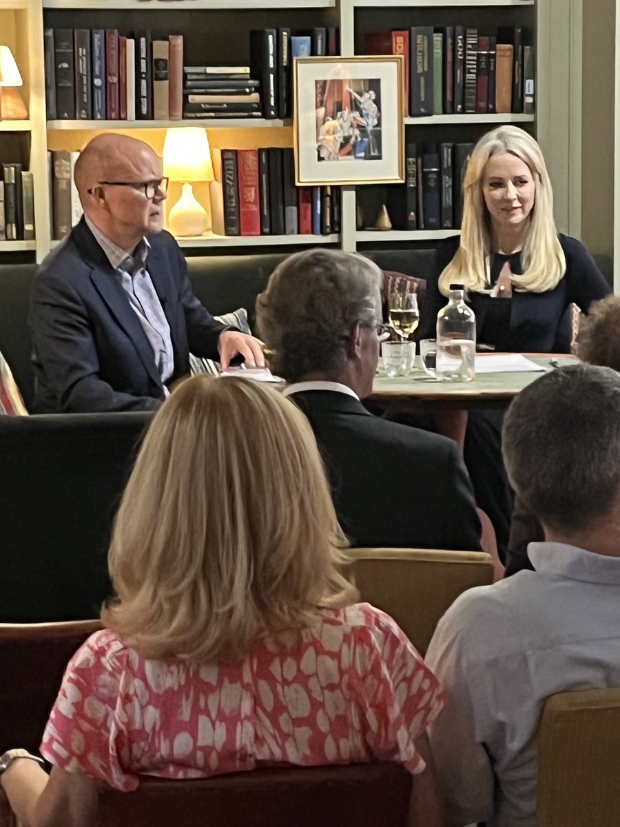 khan_sophie's tweet image. At ⁦@unherd⁩ club tonight - 10.06.2023 with ⁦@toadmeister⁩ in conversation with ⁦@IsabelOakeshott⁩ on the #LockdownFiles