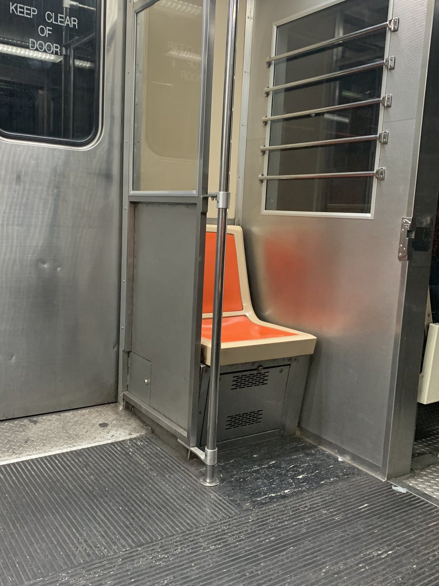 IamgoingbaNINAs's tweet photo. what if….we kissed 😘 on…the BSL 🚊 time out …⏰❌ ….seat 💺 https://t.co/Pzvu9dapr8