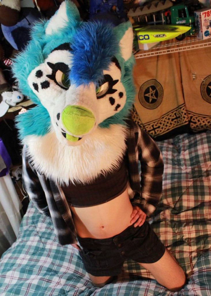 Blue 💙 on Twitter: "New outfit 💅"