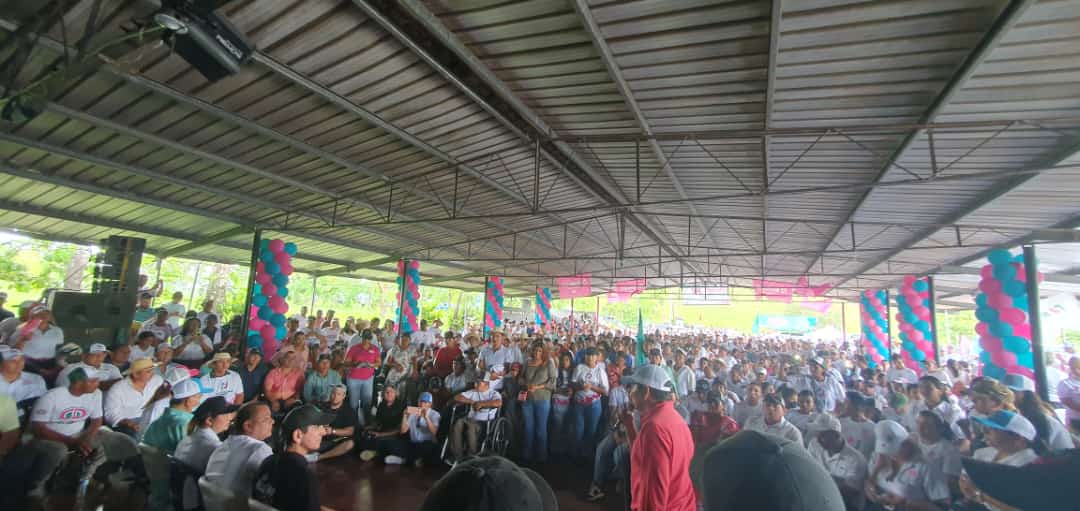 Nuestro Presidente de partido Romulo Roux en reunión con los compañeros de  Santiago de Veraguas viva Cambio Democrático viva Romulo Rouuuuux gancho al#3️⃣ carajooooo