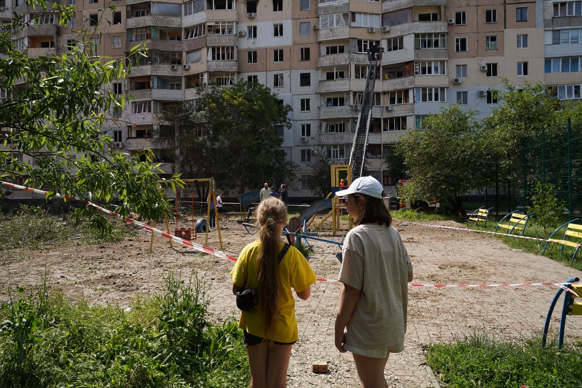 UNHCRUkraine's tweet photo. With authorities and local partner Tenth of April UNHCR was on-site this morning providing  building materials for urgent repairs.

UNHCR will continue to support the community in the days and weeks ahead. https://t.co/3rU5tWQEY6
