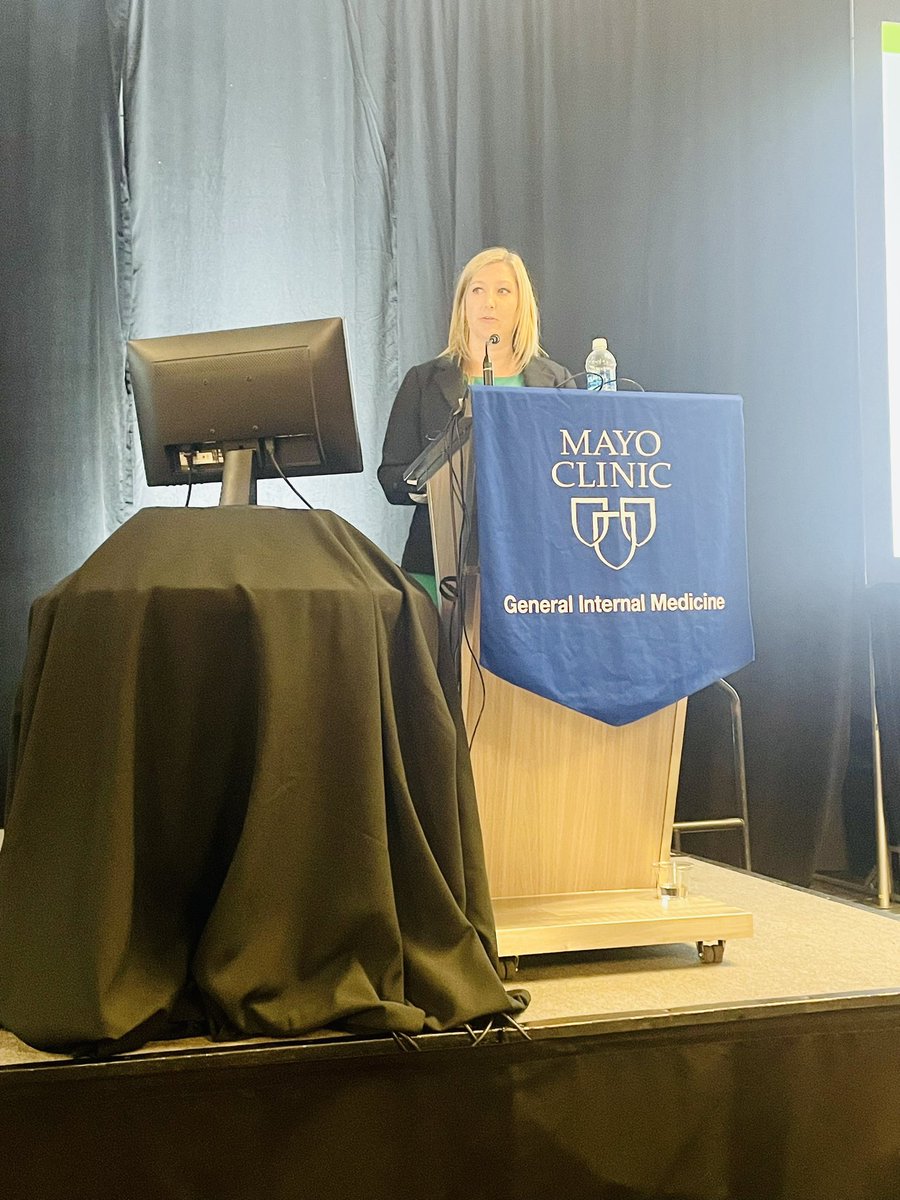 DrJewelKling's tweet photo. Dr Jennifer Vencill, sex therapist @MayoClinic in Minnesota, wraps up the 2023 Transforming Women’s Health course with a talk on sexual desire and sex therapy. #TransformWH
👉🏼 sexual desire is complex. It can be spontaneous or responsive and conditions need to be favorable. https://t.co/L2JISIbhKA