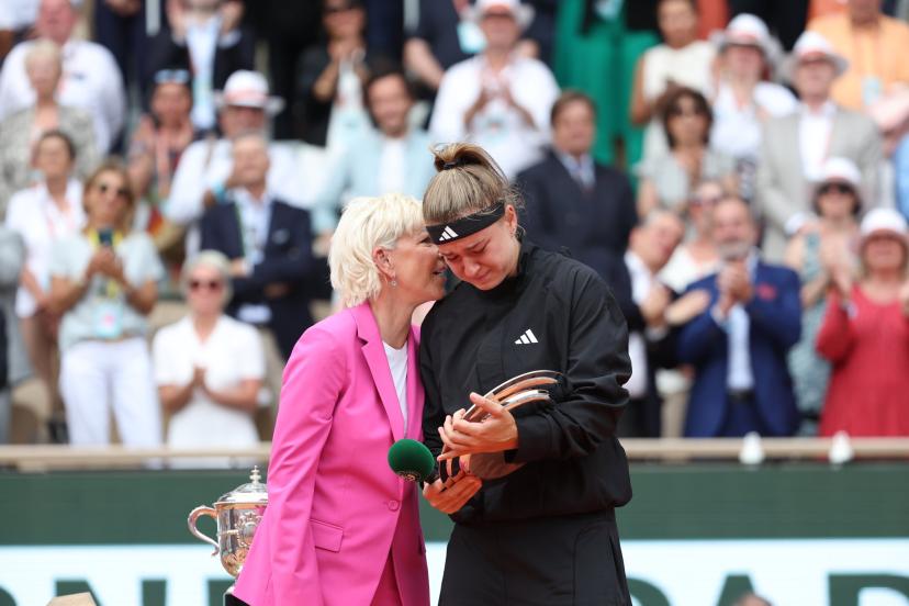 lequipe's tweet photo. Karolina Muchova, battue en finale de Roland-Garros : « Maintenant, je pense que je peux y arriver » https://t.co/gQ5DT6bfgt https://t.co/F6sqODO93r