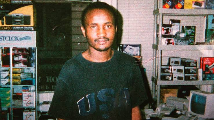 AfricaFactsZone's tweet photo. Wyclef's song, Diallo is about a 23-year-old Guinean, Amadou Diallo, who was shot 41 TIMES by four US Police officers in 1999, after bringing his wallet out to identify himself, as he couldn't speak English.

The officers were plain clothed.

All four cops were found not guilty. https://t.co/varMCkcyYF