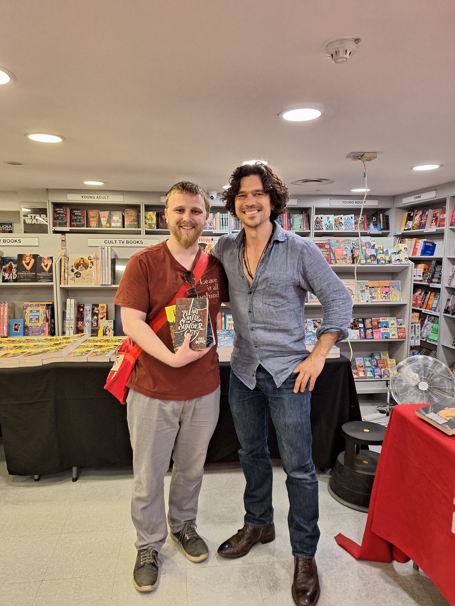 BobStaple's tweet photo. Went to @ForbiddenPlanet today for @LongLukeArnold book signing. He was really nice and friendly to meet, making time to talk and take pictures with his fans. #thelastsmileinsundercity #SunderCity #BlackSails #book #deadmaninaditch #onefootinthefade #FetchPhillips https://t.co/RWkrM0vArb
